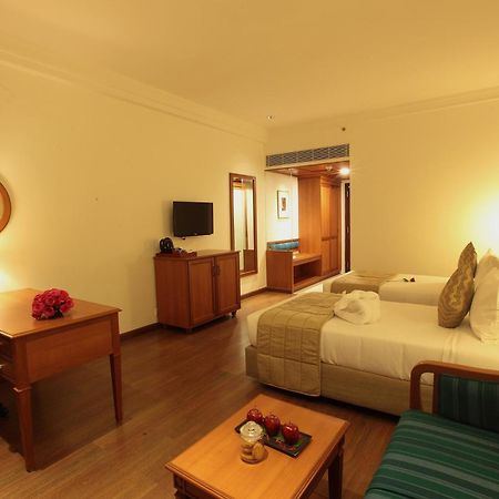 Monsoon Empress Kochi Hotel Екстериор снимка