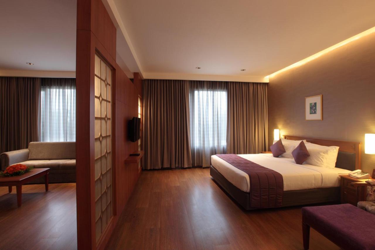 Monsoon Empress Kochi Hotel Екстериор снимка