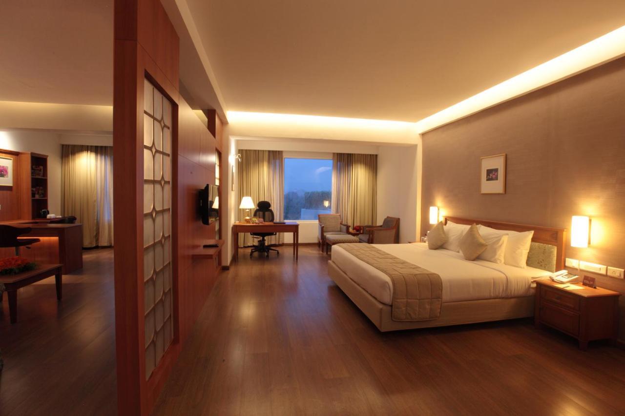 Monsoon Empress Kochi Hotel Екстериор снимка