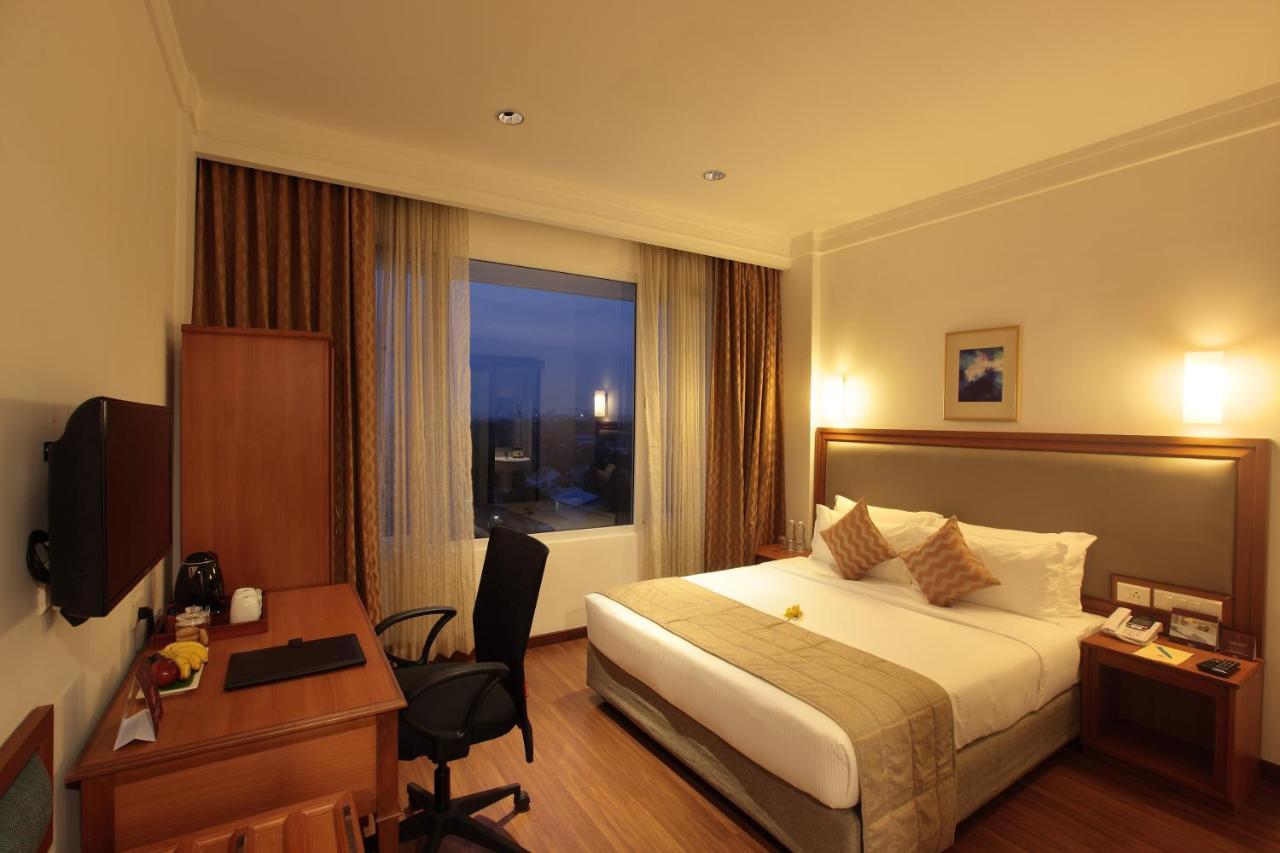 Monsoon Empress Kochi Hotel Екстериор снимка