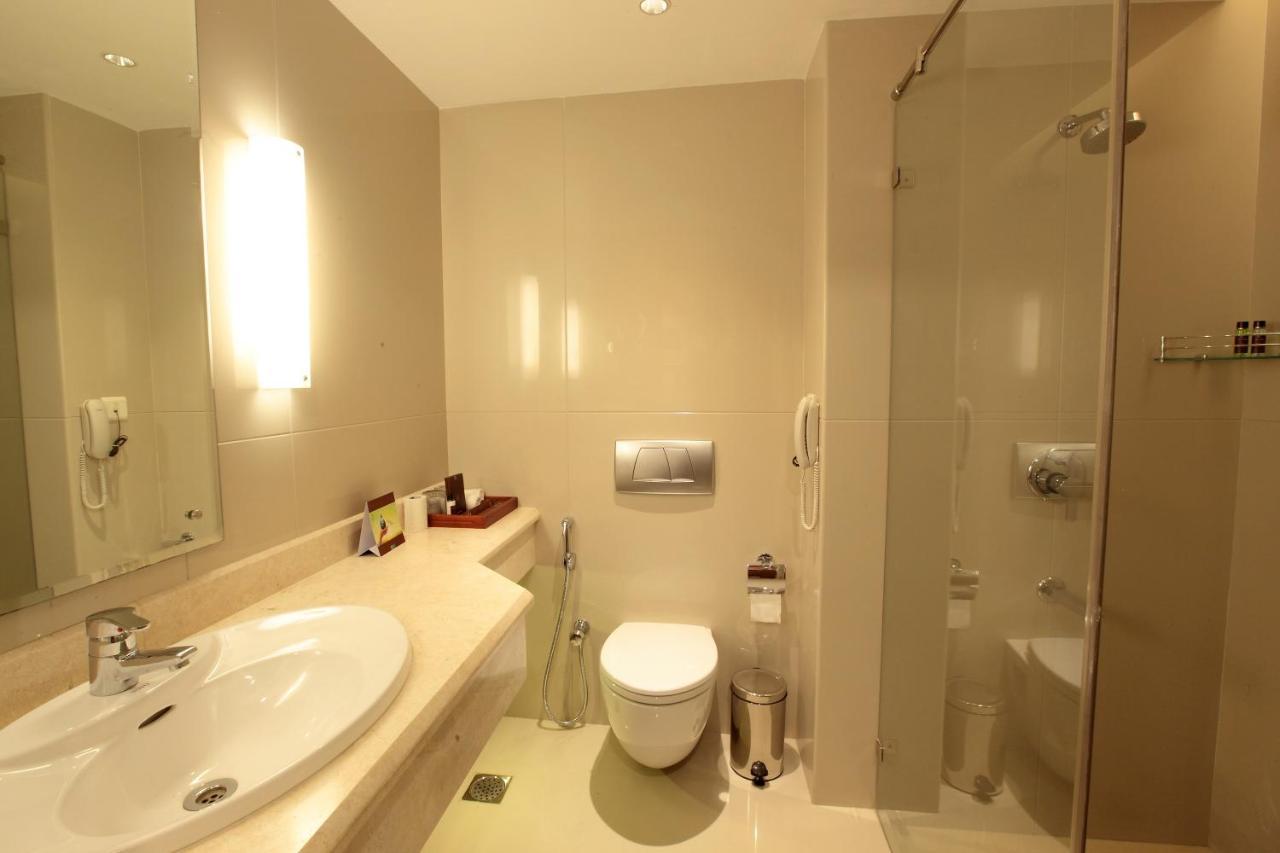 Monsoon Empress Kochi Hotel Екстериор снимка