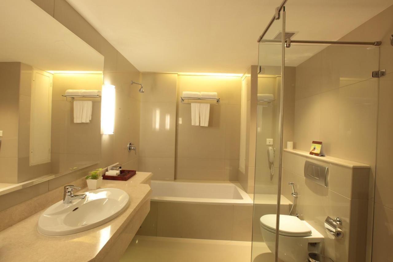 Monsoon Empress Kochi Hotel Екстериор снимка