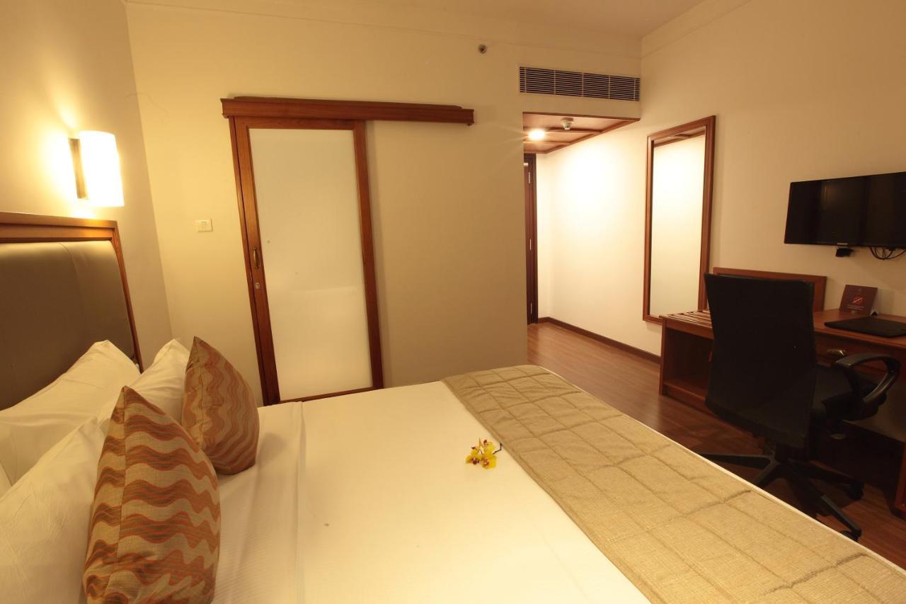 Monsoon Empress Kochi Hotel Екстериор снимка